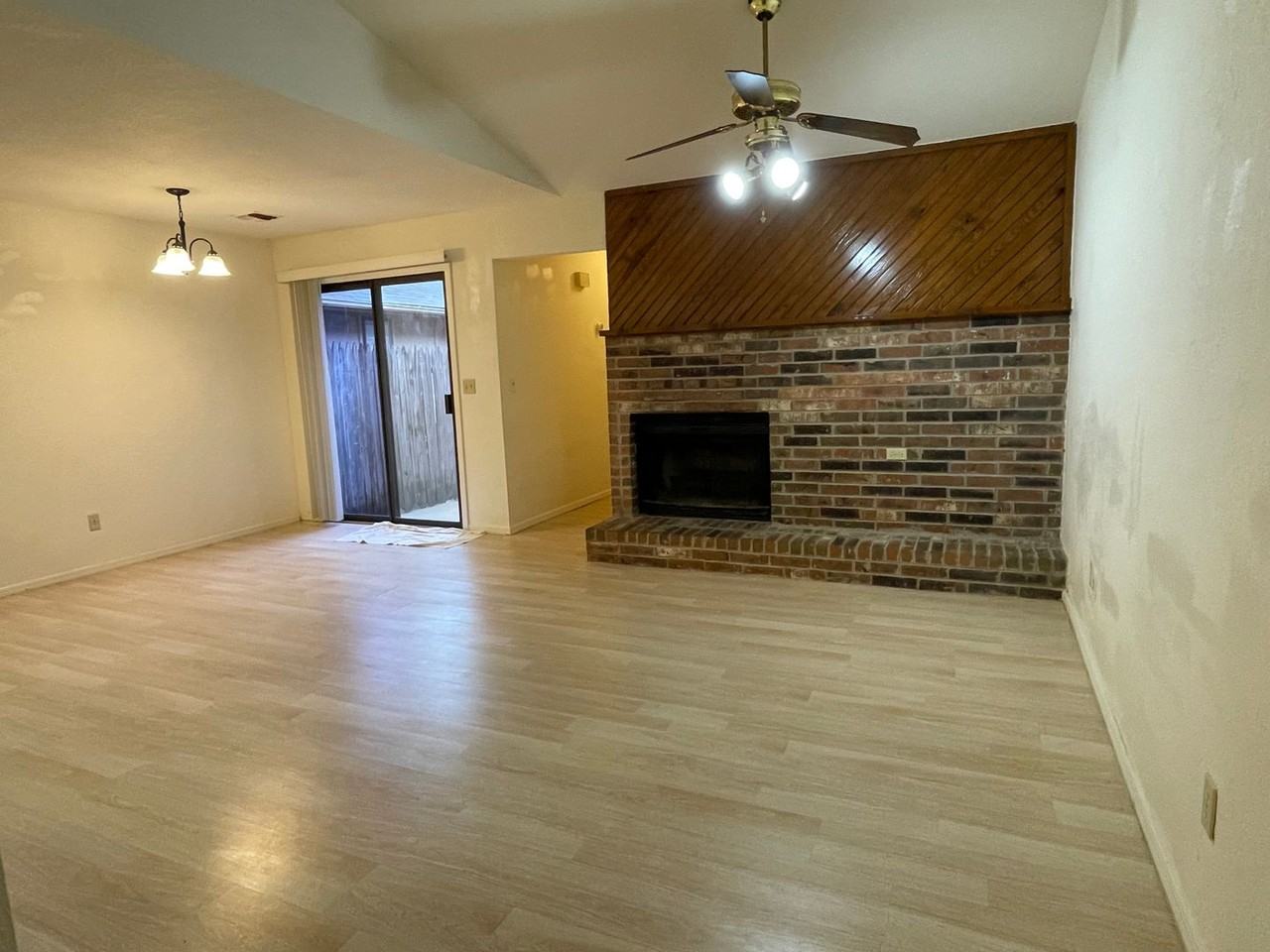 8109 Nw 23rd St - Photo 3 of 21
