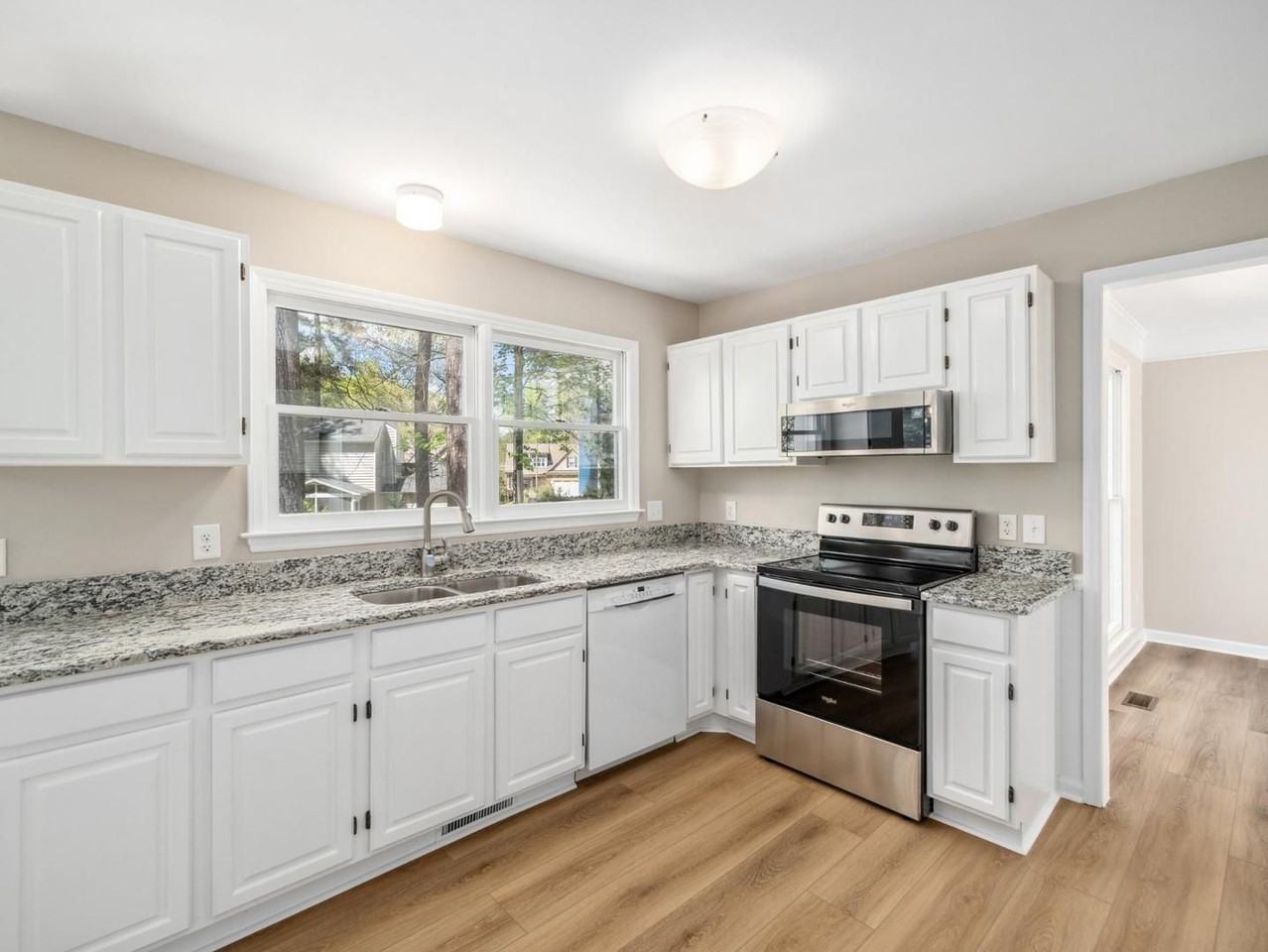 114 Mcintire Ln - Photo 2 of 26