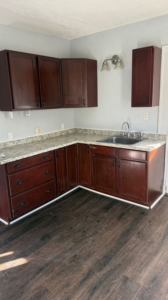 121 Wengler Ave - Photo 3 of 9