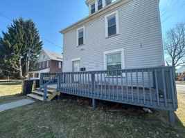 featured image of 422 S Center St