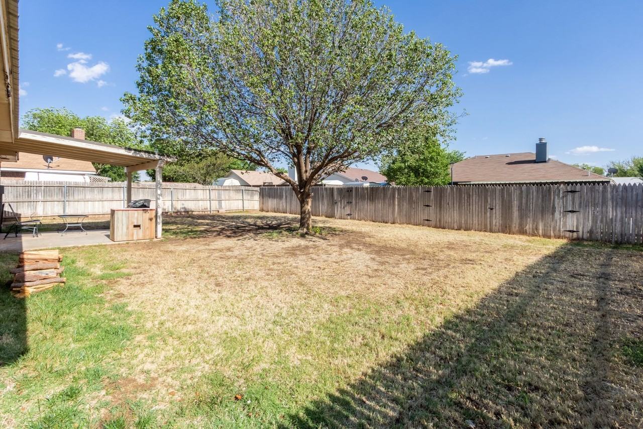 5735 Emory St - Photo 3 of 22