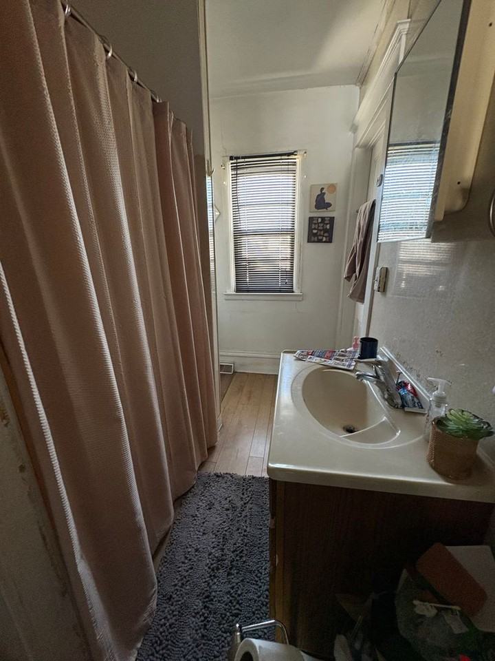 909 La Crosse St - Photo 3 of 27
