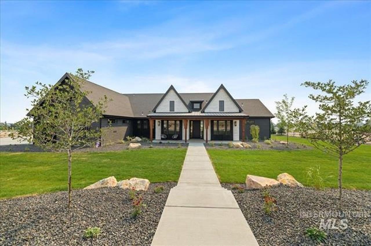 14268 Red River Ave - Photo 3 of 39