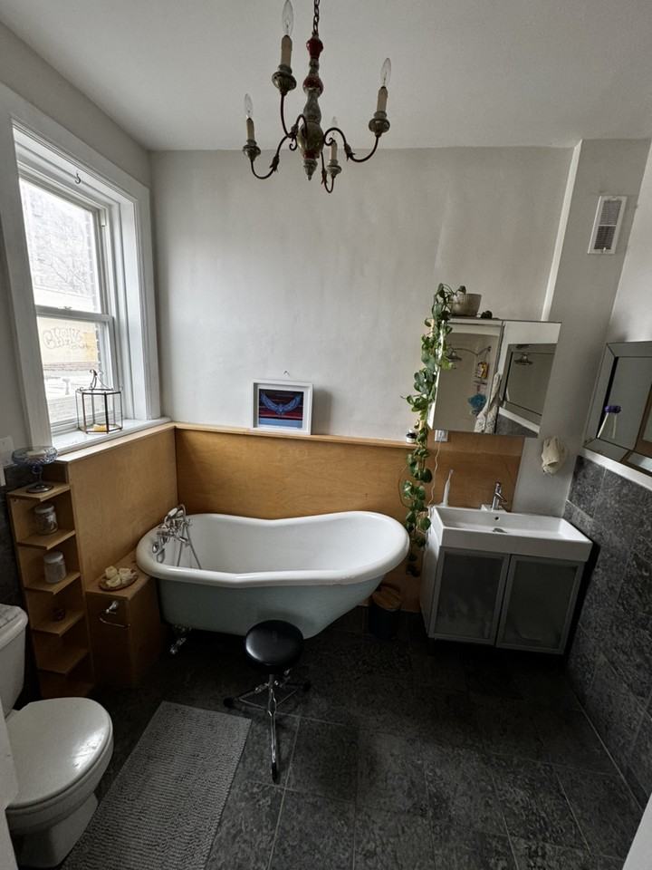 2854 Dundas St W - Photo 6 of 19