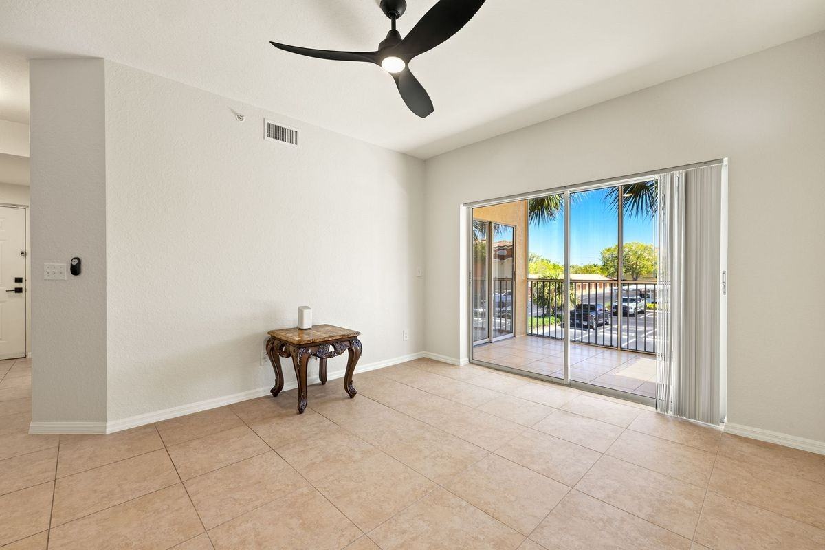 6401 Aragon Way ##204 - Photo 4 of 28
