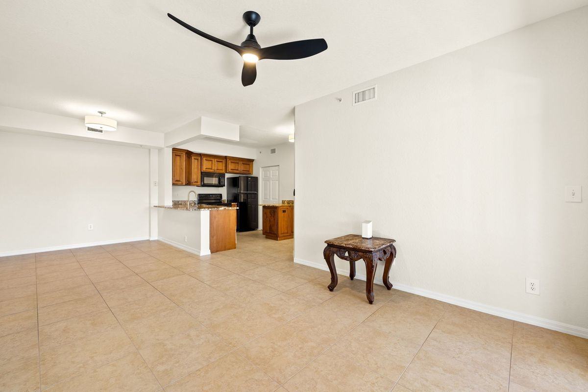 6401 Aragon Way ##204 - Photo 5 of 28