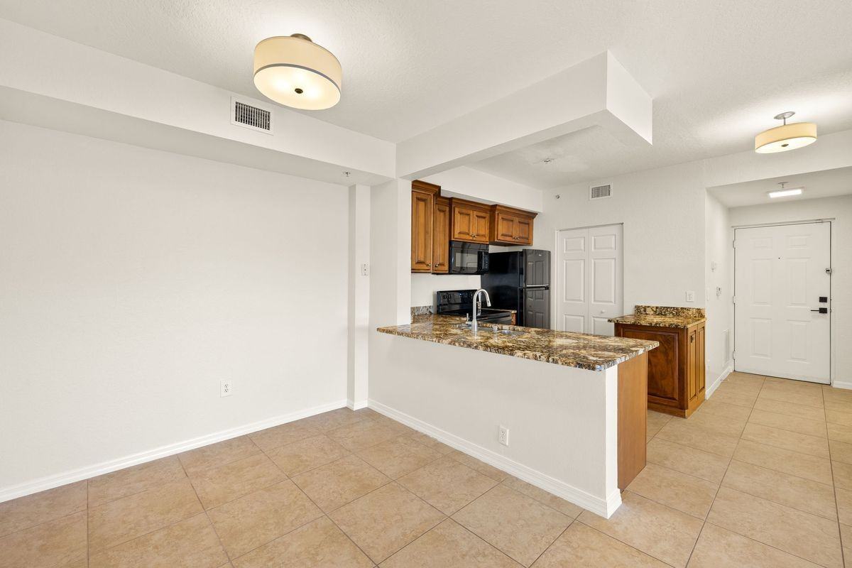 6401 Aragon Way ##204 - Photo 7 of 28