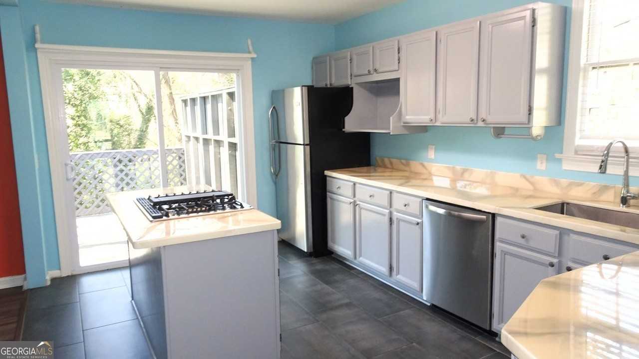 1524 Chantilly Dr Ne - Photo 7 of 21