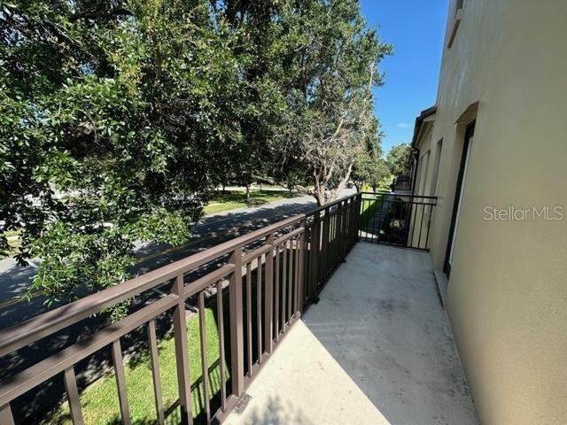 917 Waterside Ln - Photo 6 of 37