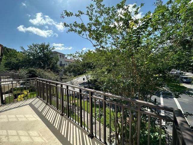 917 Waterside Ln - Photo 7 of 37