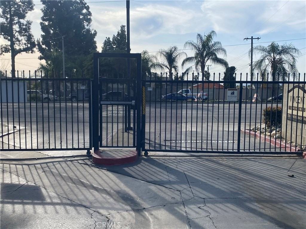 4730 N Vincent Ave - Photo 2 of 33