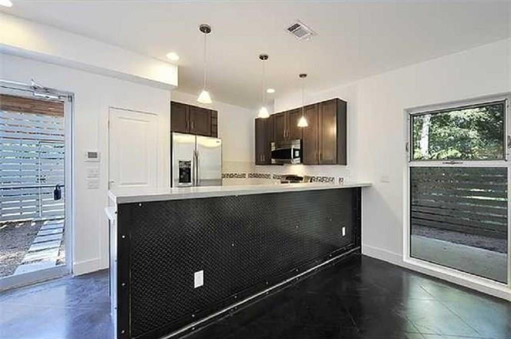 1101 Lambie St - Photo 5 of 14