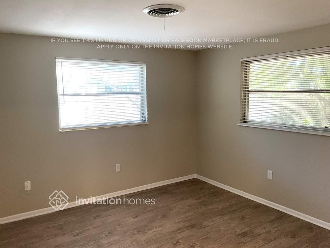 2824 Seaspray St - Photo 7 of 14