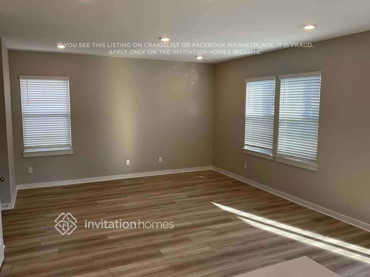 1023 Baltusrol Ln - Photo 2 of 10