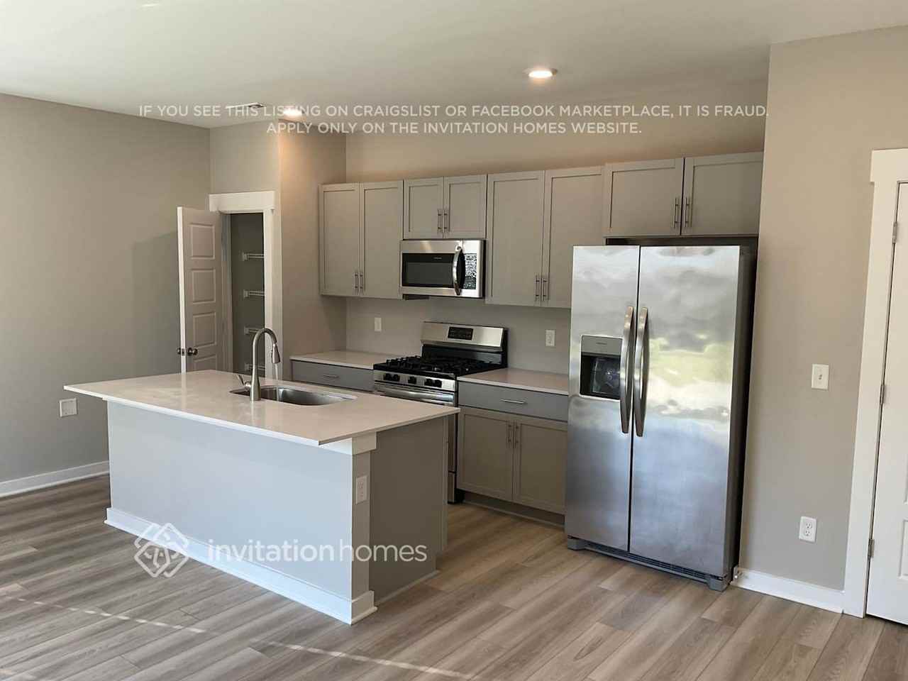 1023 Baltusrol Ln - Photo 3 of 10