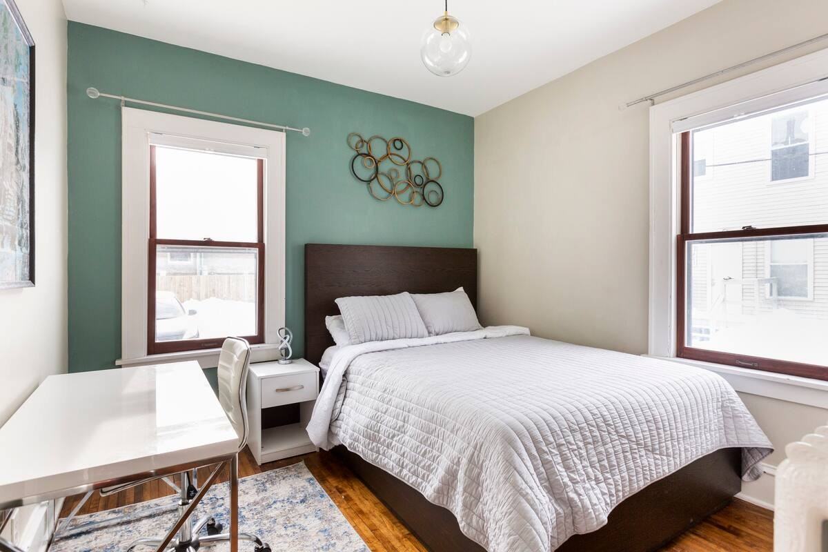 611 E 16th St #2 - Photo 2 of 8