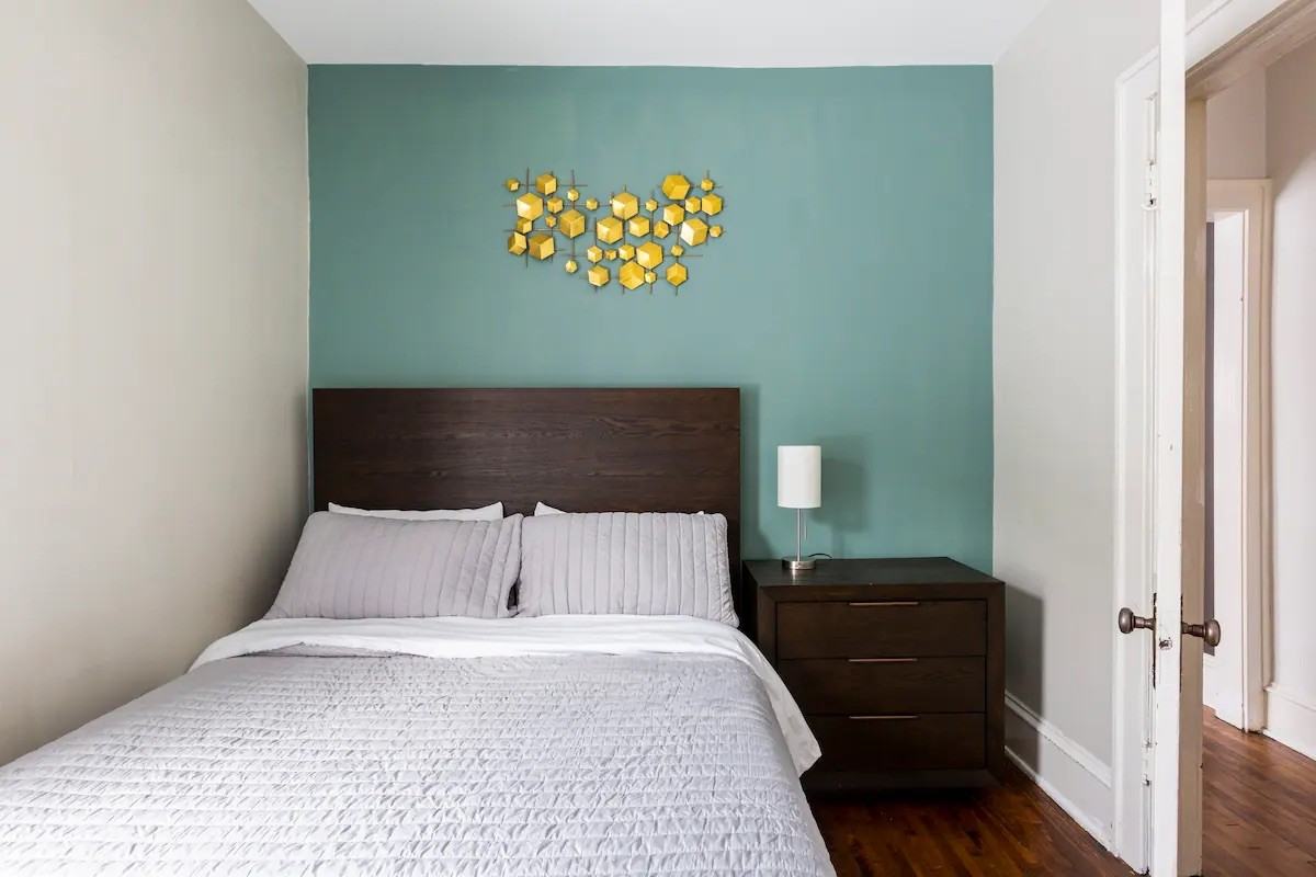 611 E 16th St #2 - Photo 3 of 8