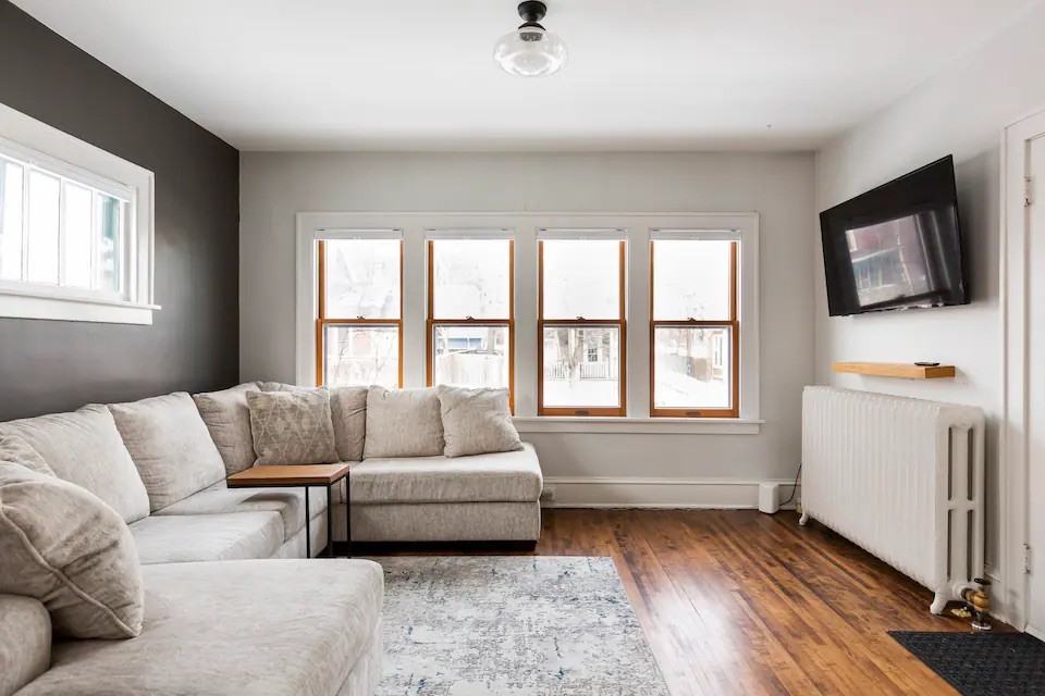 611 E 16th St #2 - Photo 4 of 8