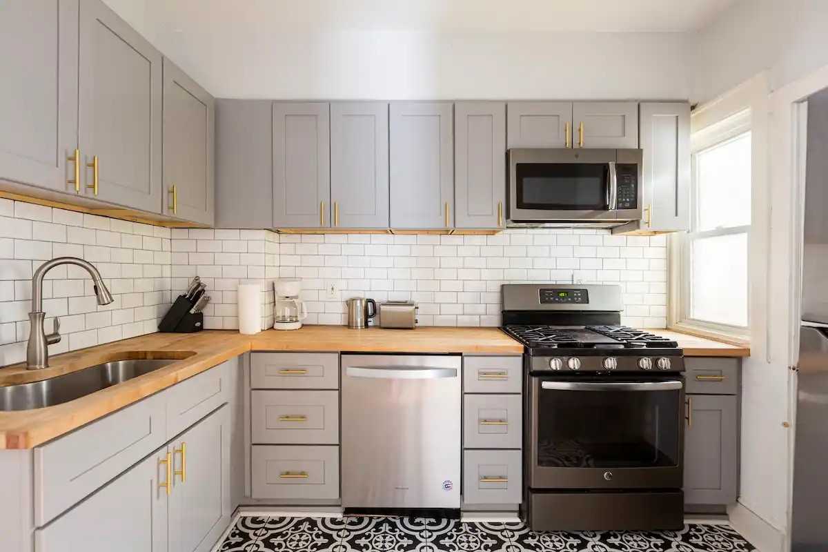 611 E 16th St #2 - Photo 6 of 8