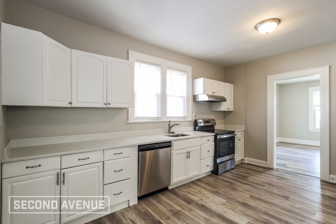 5325 Rolston Ave - Photo 3 of 24