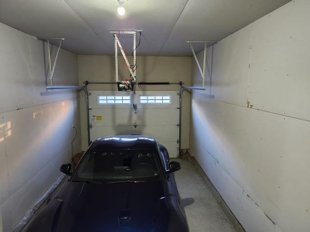 Beautiful 2 Bed Townhouse with Garage! - Photo 3 of 13