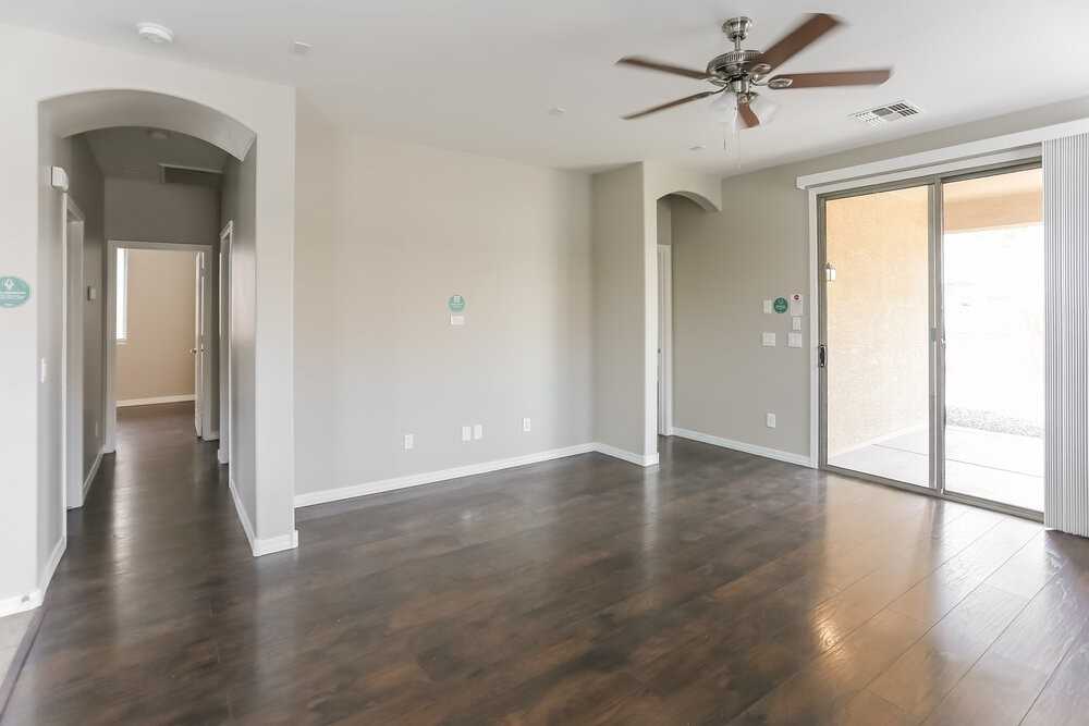 2530 W Beverly Rd - Photo 3 of 16