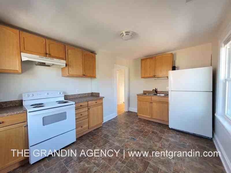 2712 Cumberland St Nw #2712 - Photo 2 of 6