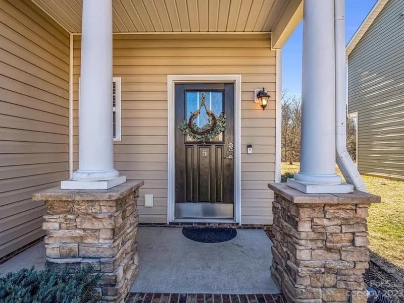 5 Maxim Ct - Photo 3 of 34
