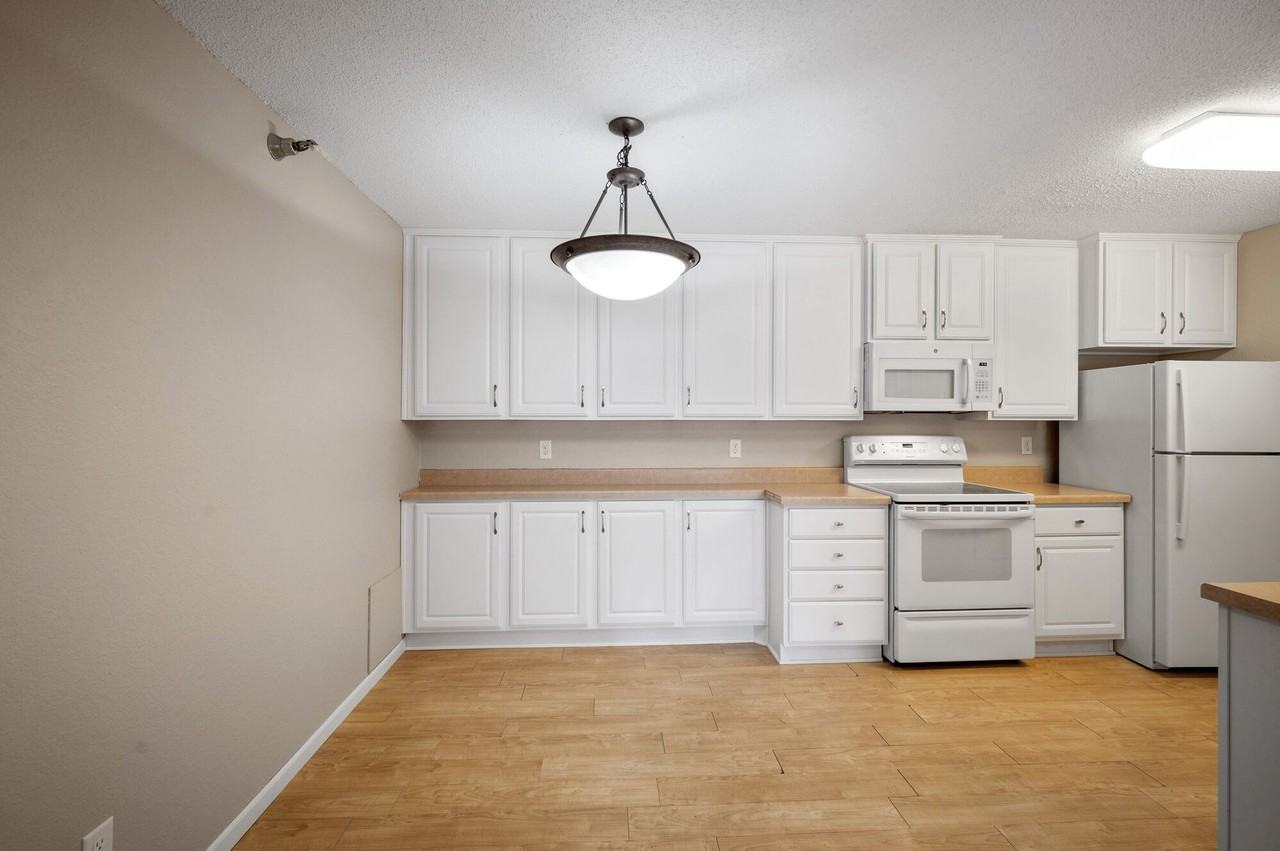 Sterling Ponds Apartments - Photo 2 of 20