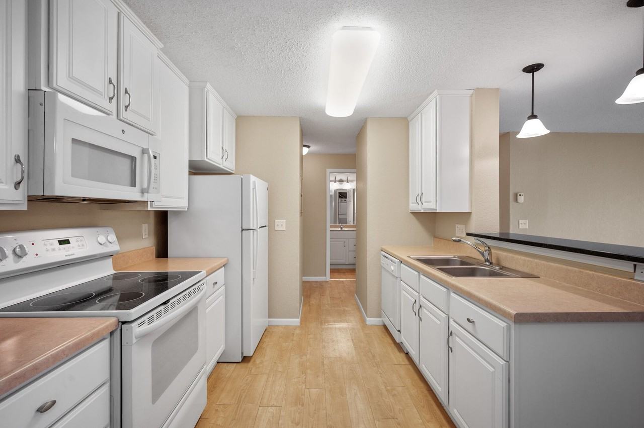 Sterling Ponds Apartments - Photo 3 of 20