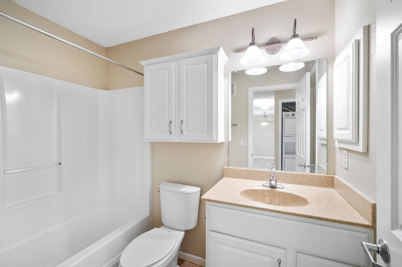 Sterling Ponds Apartments - Photo 6 of 20