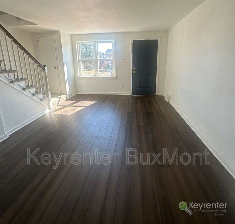 2070 Heather Rd - Photo 2 of 15