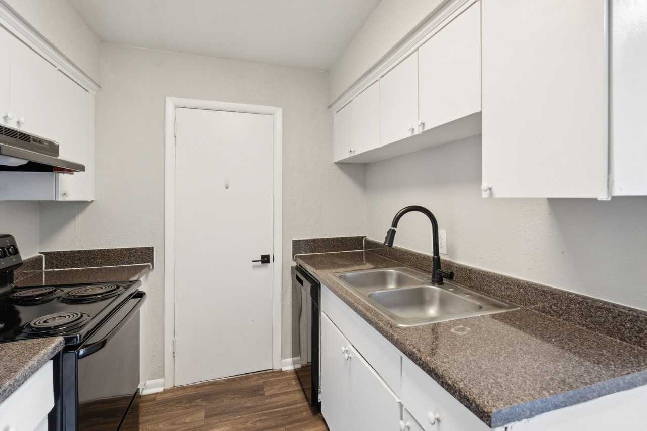 Falcon View - Photo 3 of 43