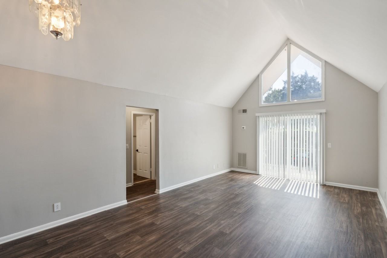 Falcon View - Photo 5 of 43