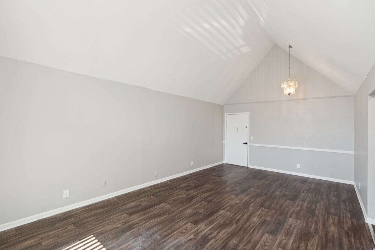 Falcon View - Photo 7 of 43