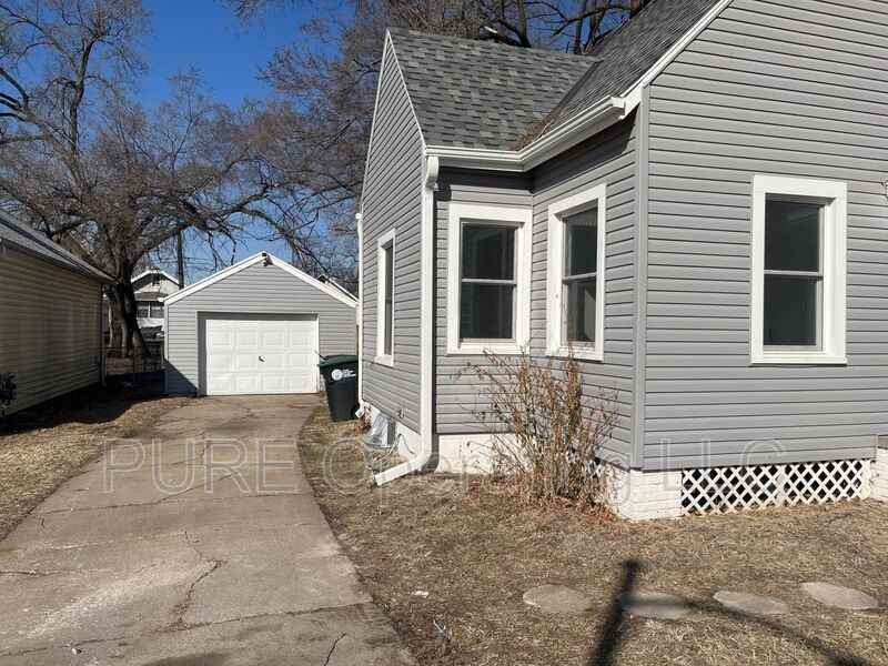 4328 N 41st St - Photo 3 of 34