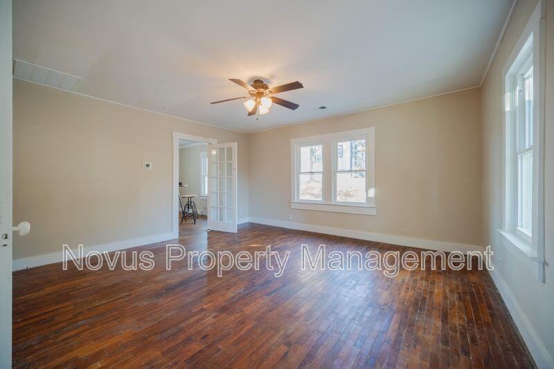 902 Rome St #A - Photo 3 of 27