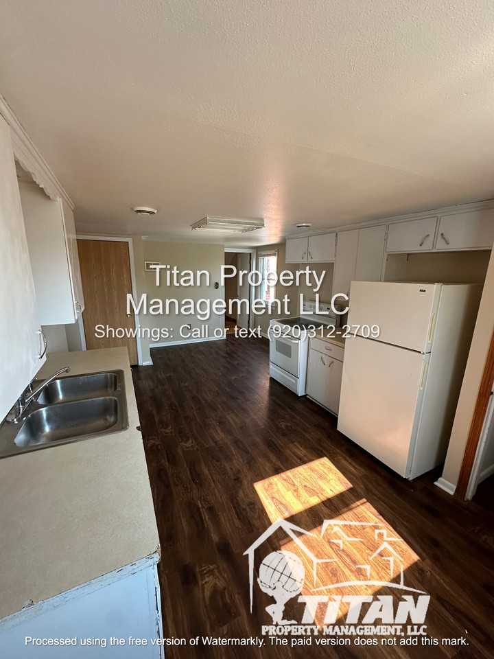 127 Elm St, Combined Locks - Photo 2 of 9