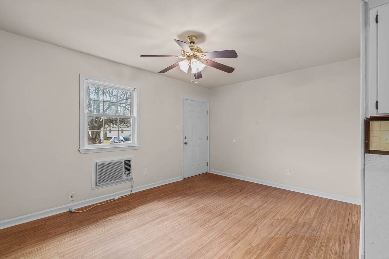 1134 Old Maplehurst Road - Photo 2 of 7