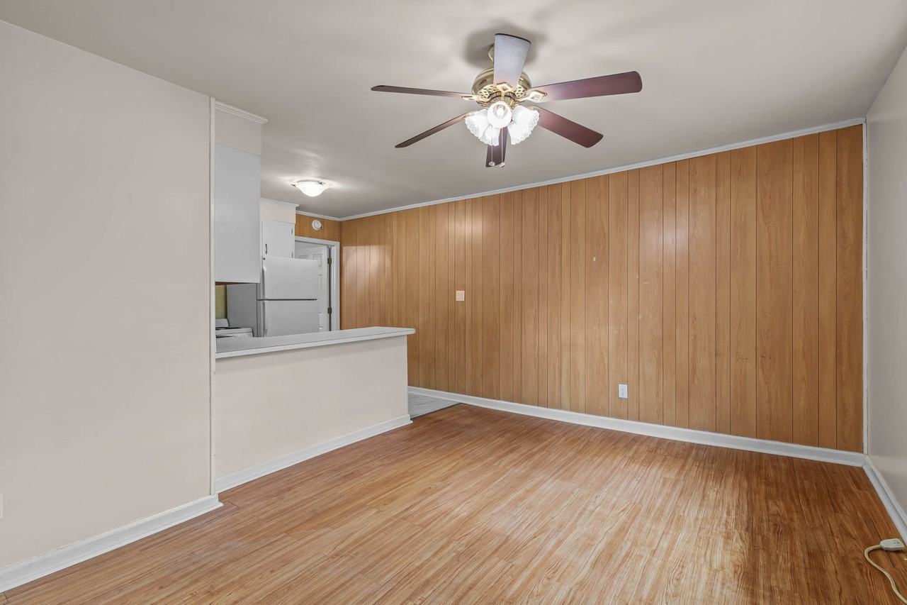 1134 Old Maplehurst Road - Photo 3 of 7