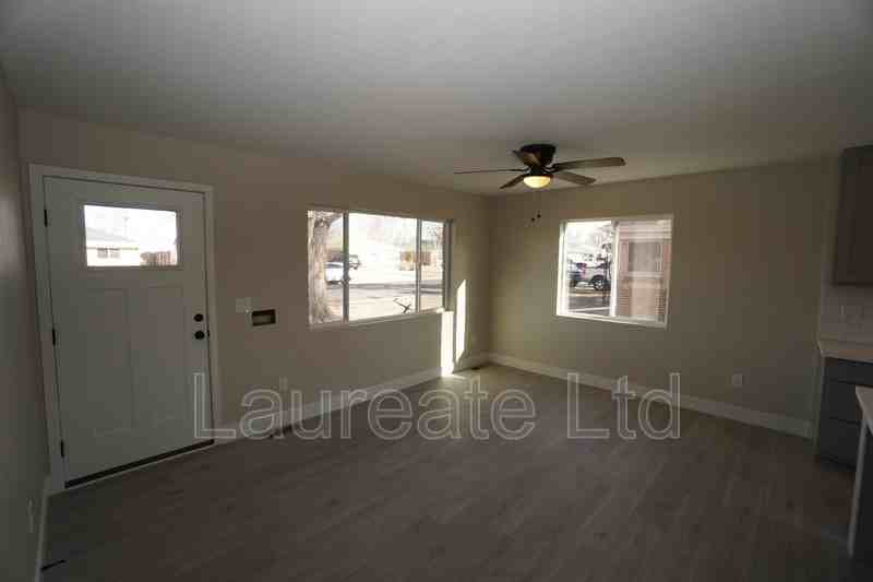 2855 Pontiac St - Photo 2 of 12