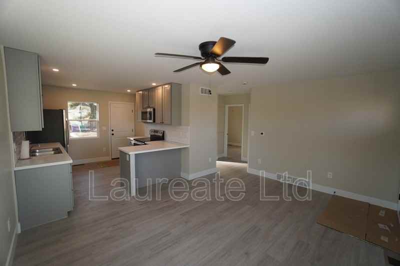 2855 Pontiac St - Photo 4 of 12