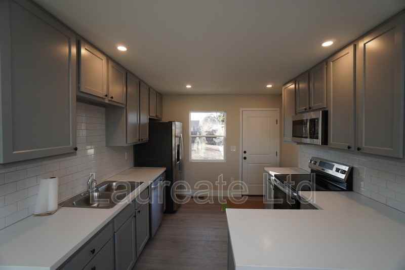 2855 Pontiac St - Photo 5 of 12
