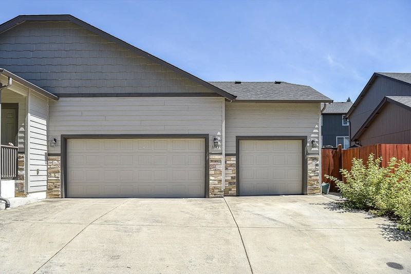 1043 S 54th St - Photo 3 of 31