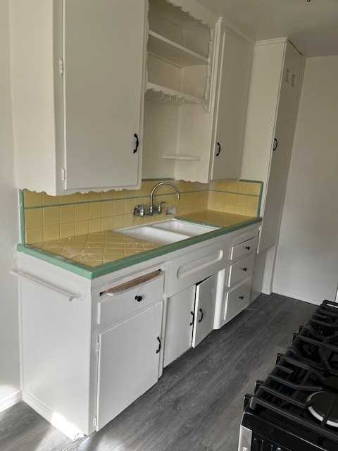 7715 California Avenue - Photo 6 of 10