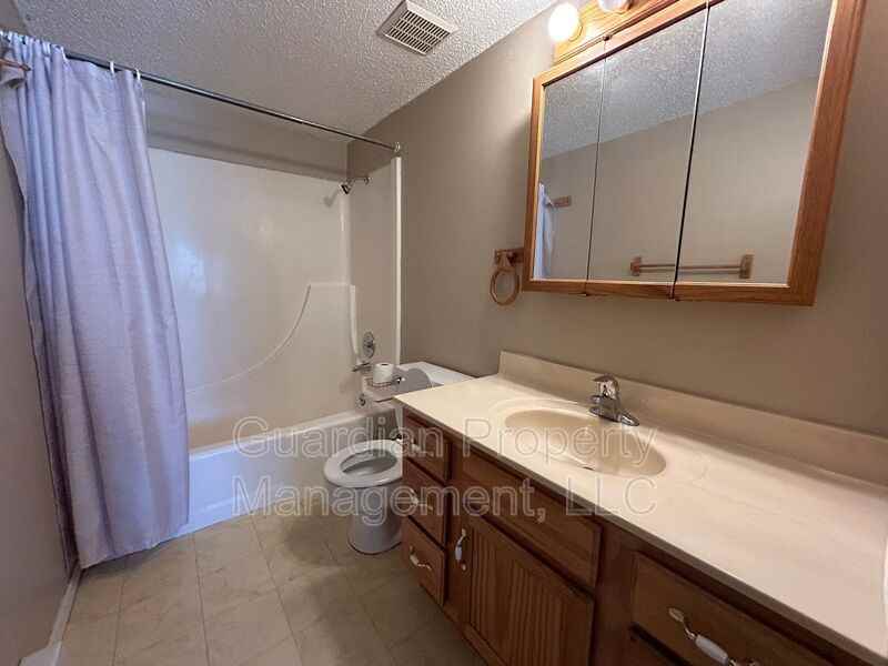 912 N Walnut St #13 - Photo 2 of 14