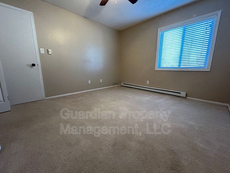 912 N Walnut St #13 - Photo 3 of 14