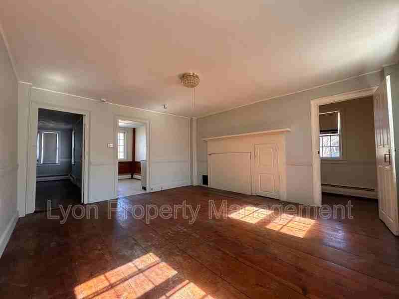 112 Winsor Ave - Photo 2 of 11