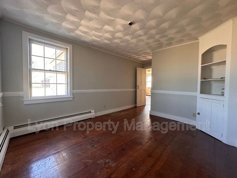 112 Winsor Ave - Photo 3 of 11