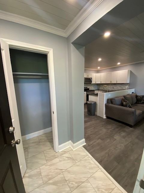 1924 East Genesee St - Photo 3 of 50